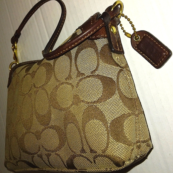 ☆Fabulous EUC COACH Signature Large Capacity Turnlock Baguette/Wristlet ☆ - Picture 6 of 16